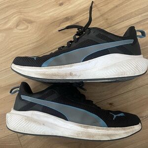 Puma Men's Black and Gray Sneakers